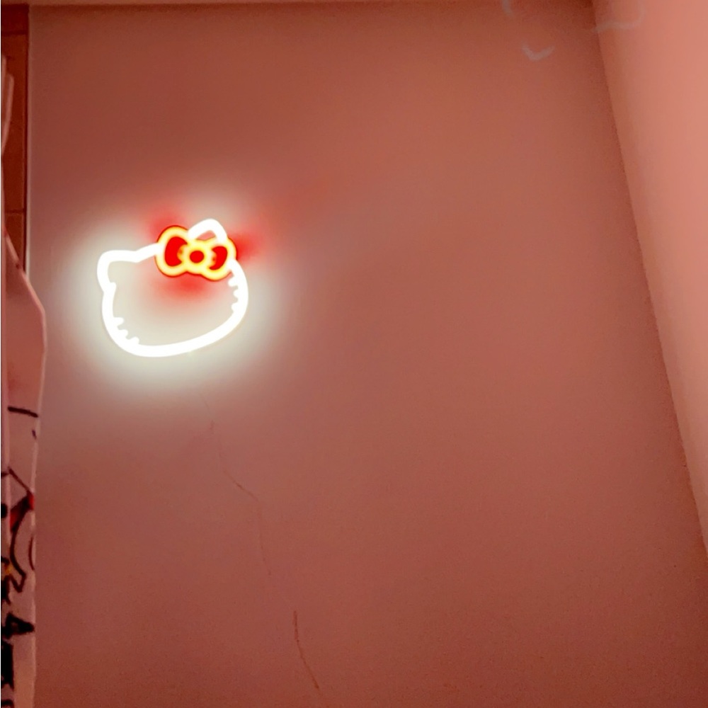 Hello kitty sign / hello kitty light ! Super cute